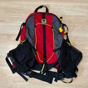 Mountainsmith Backpack 25L Red - Hiking - Climbing -Skiing - Hip Belt - Pockets
